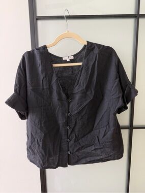 VETTA Black Short-Sleeve Button-Down Top